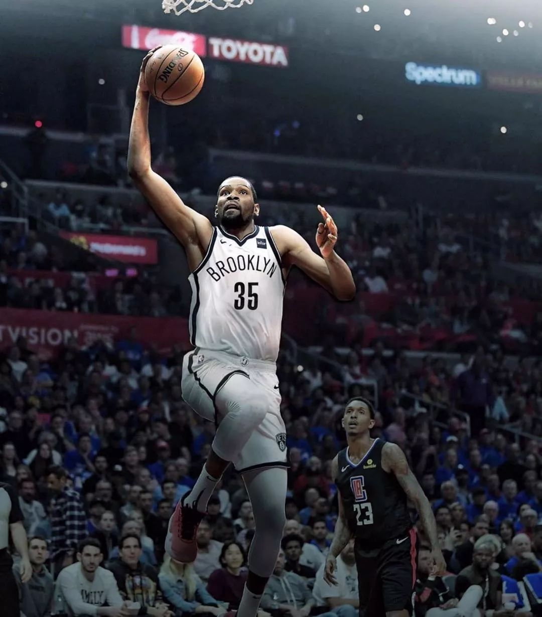 在废城中塑 在废城中塑